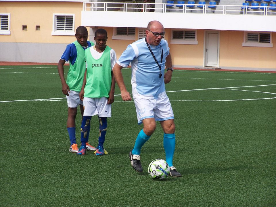 SISTEMAS TÁTICOS DO FUTEBOL - Academia de Futebol de Angola